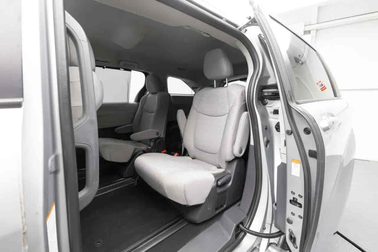TOYOTA Sienna - 9