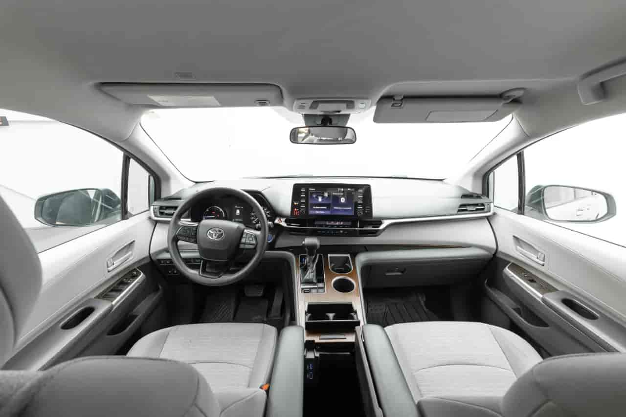 TOYOTA Sienna - 10
