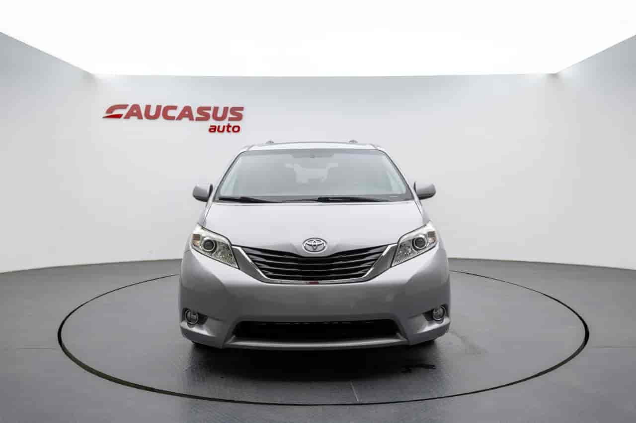 TOYOTA Sienna - 2