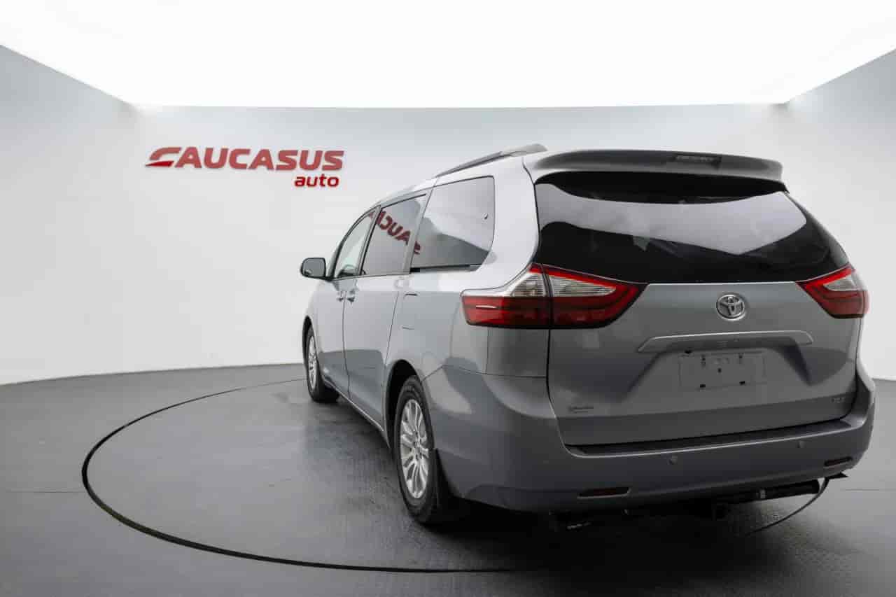 TOYOTA Sienna - 6