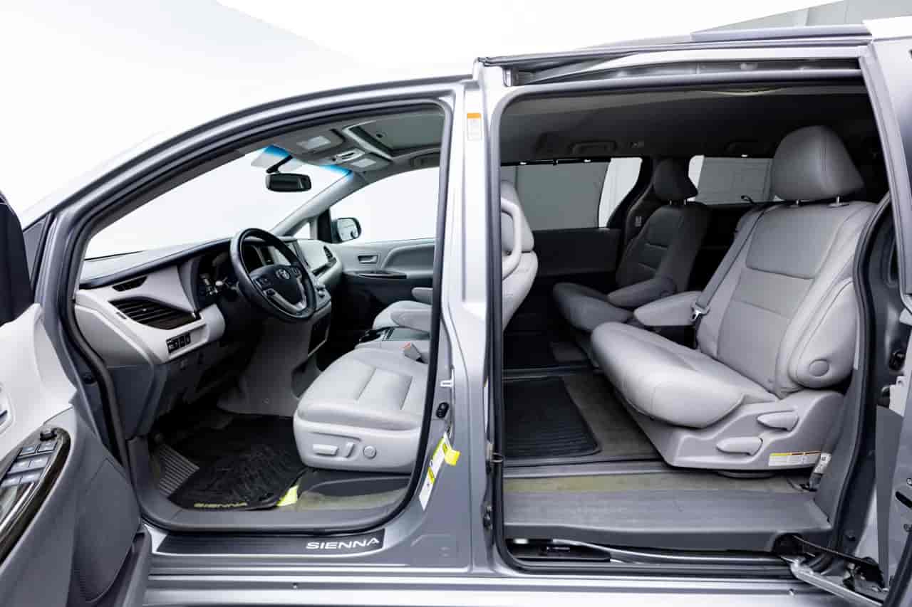TOYOTA Sienna - 8
