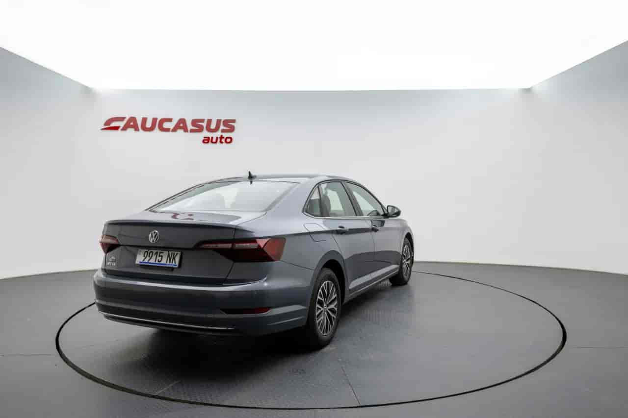 VOLKSWAGEN Jetta - 4
