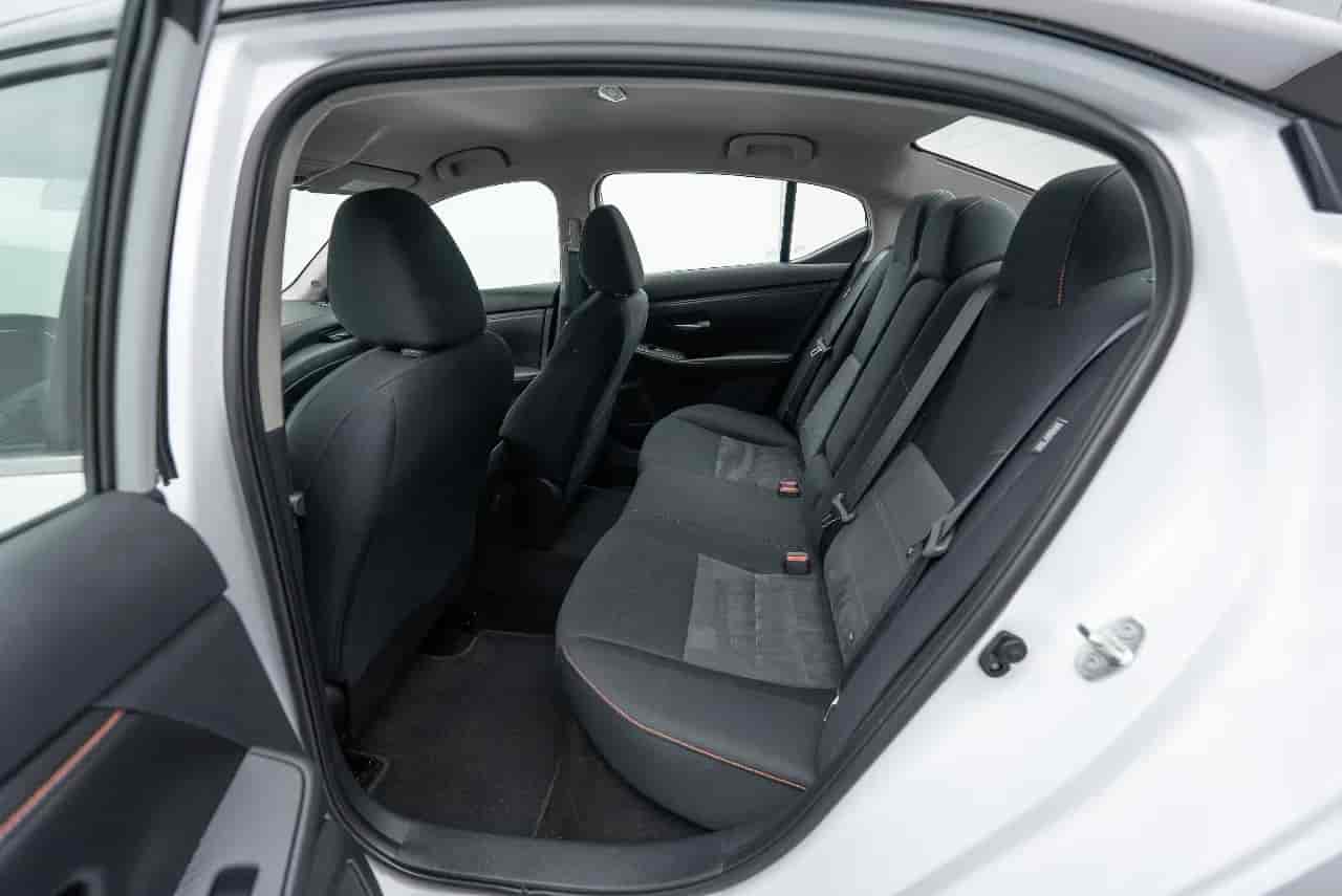 NISSAN Sentra - 8