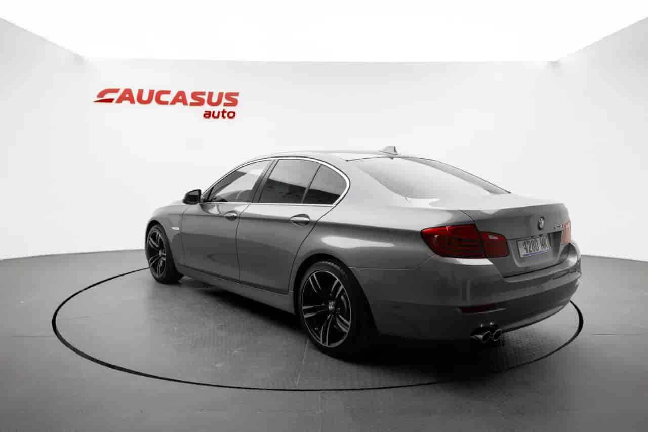 BMW 528i - 6