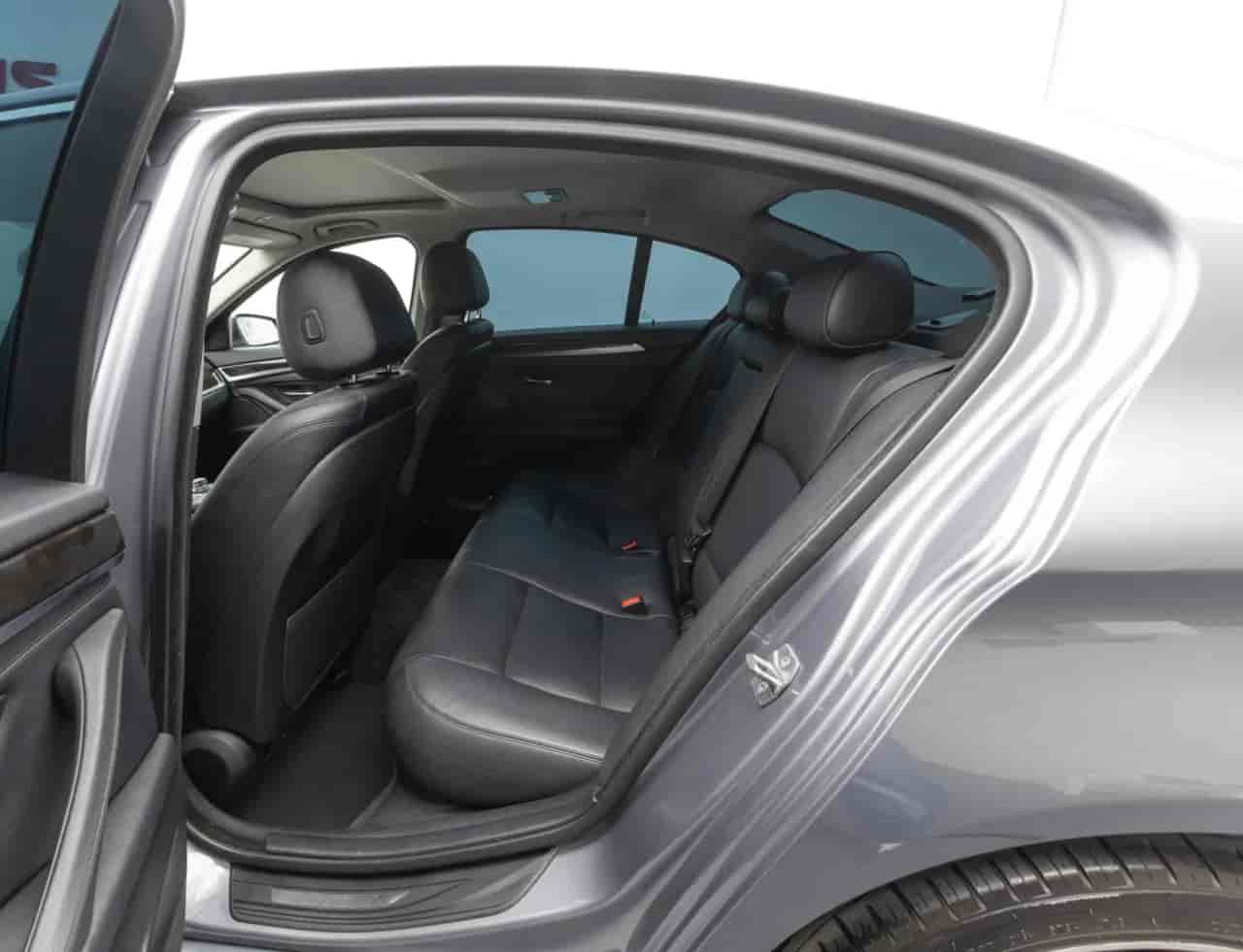 BMW 528i - 8