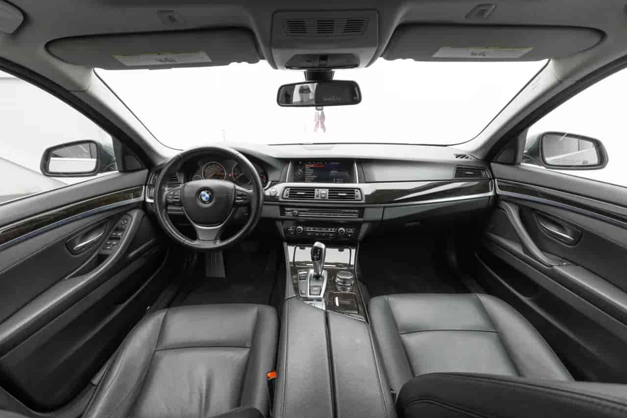 BMW 528i - 9