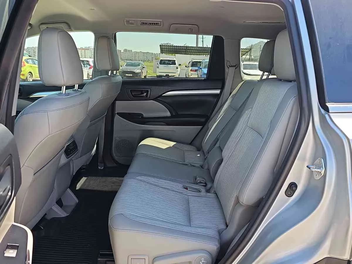 TOYOTA Highlander - 7