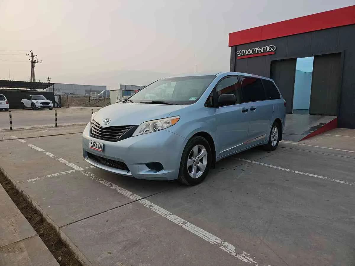 TOYOTA Sienna - 1
