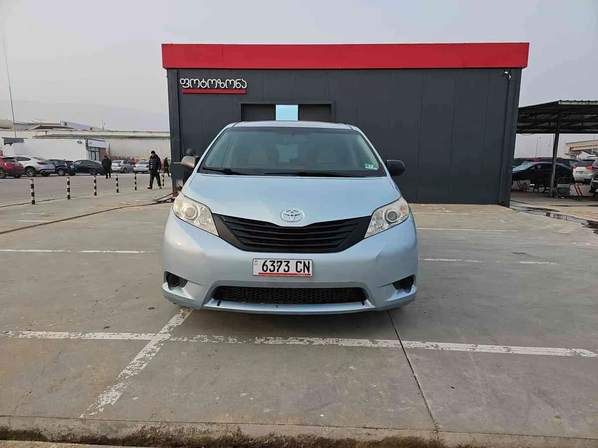 TOYOTA Sienna - 2