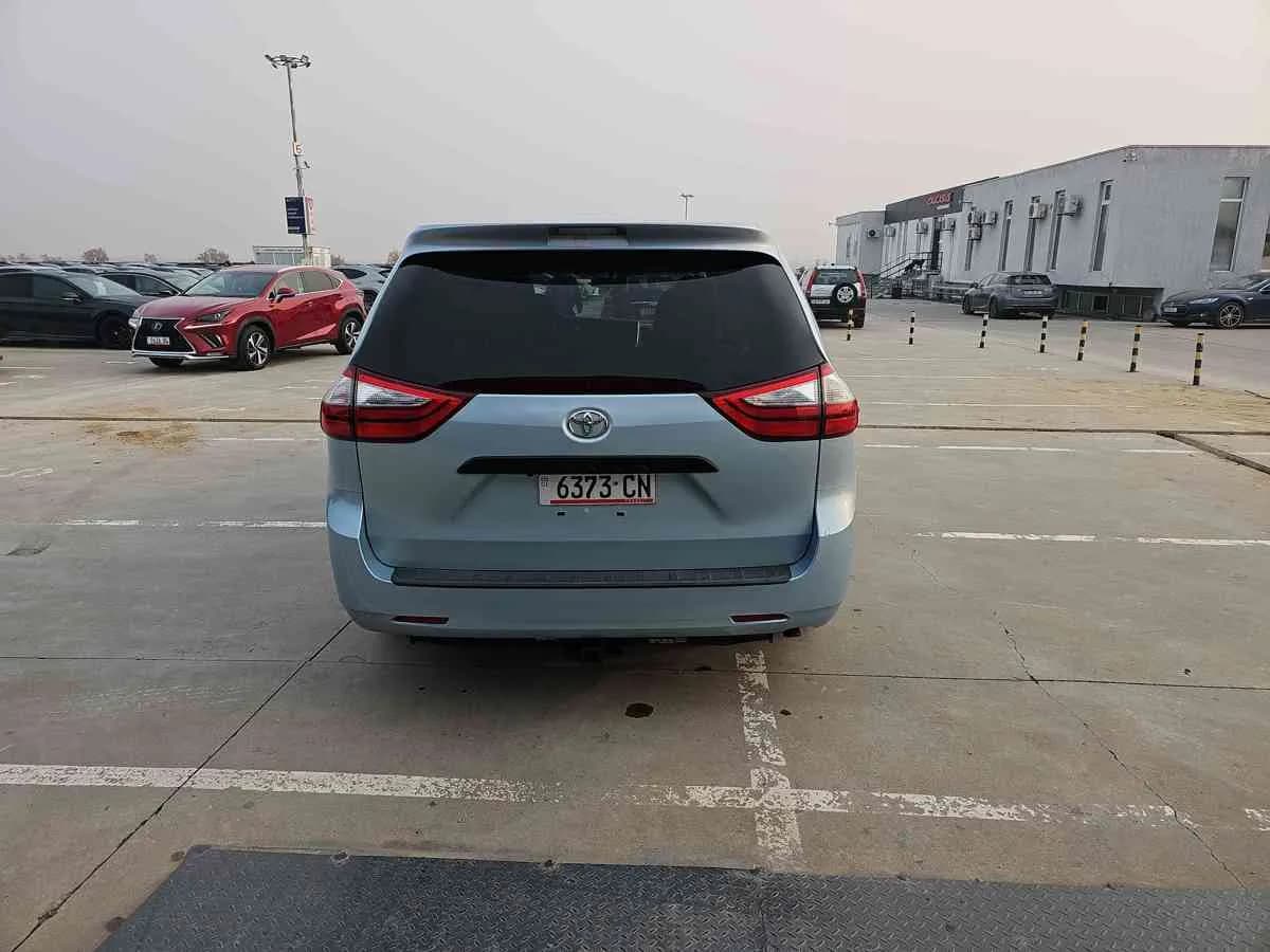 TOYOTA Sienna - 5