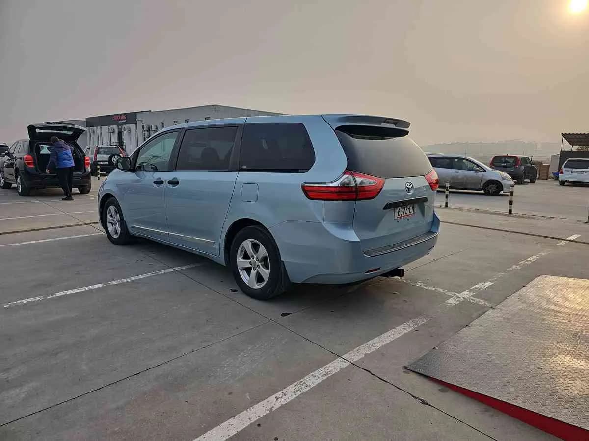 TOYOTA Sienna - 6
