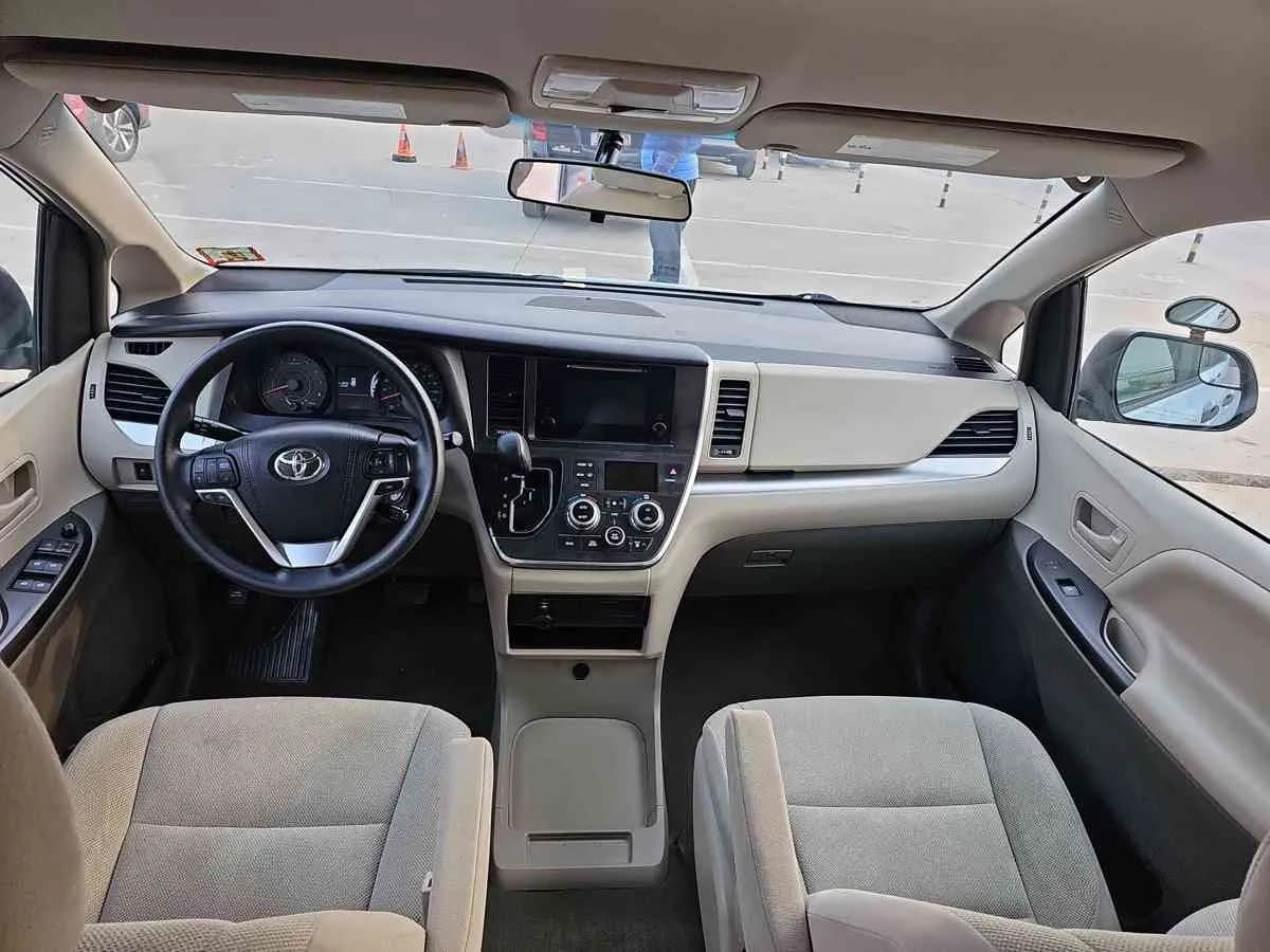 TOYOTA Sienna - 8
