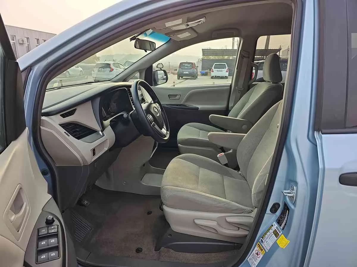 TOYOTA Sienna - 9