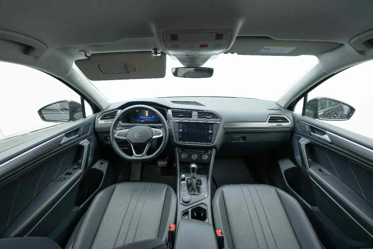 VOLKSWAGEN Tiguan - 9