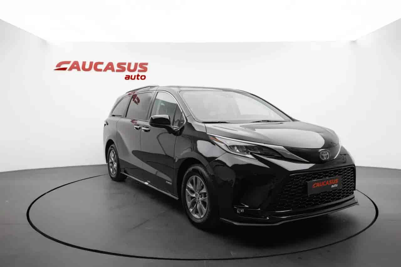 TOYOTA Sienna - 3