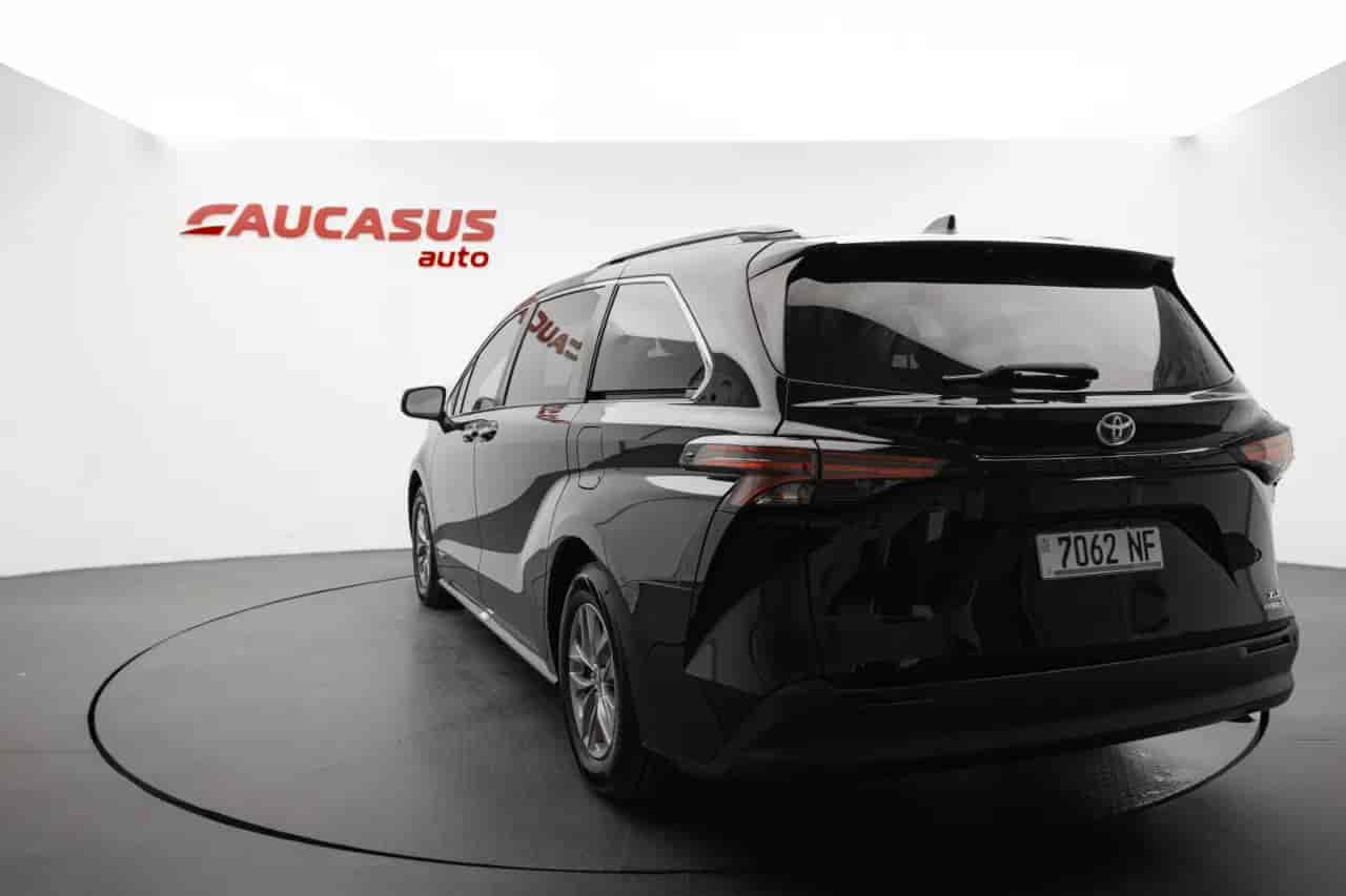 TOYOTA Sienna - 6
