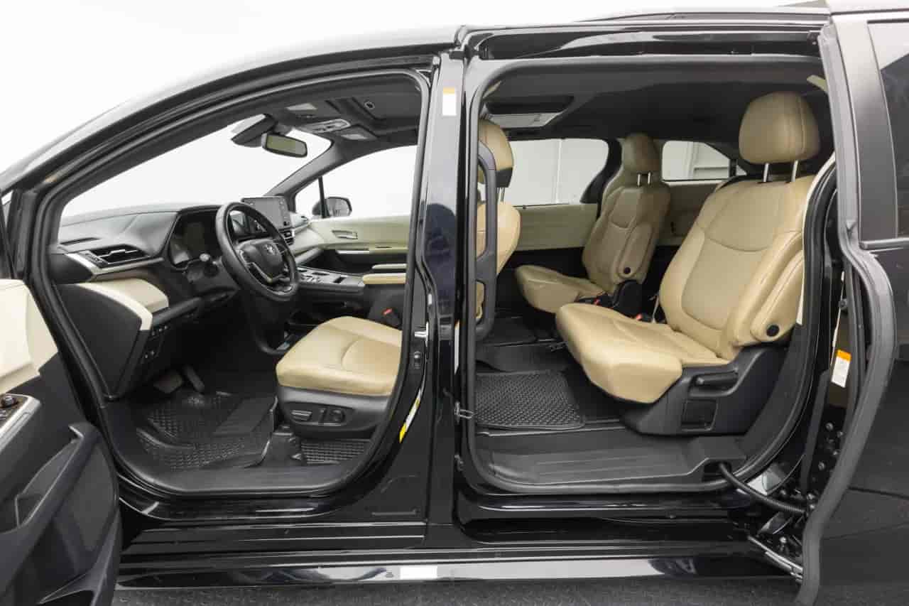 TOYOTA Sienna - 8