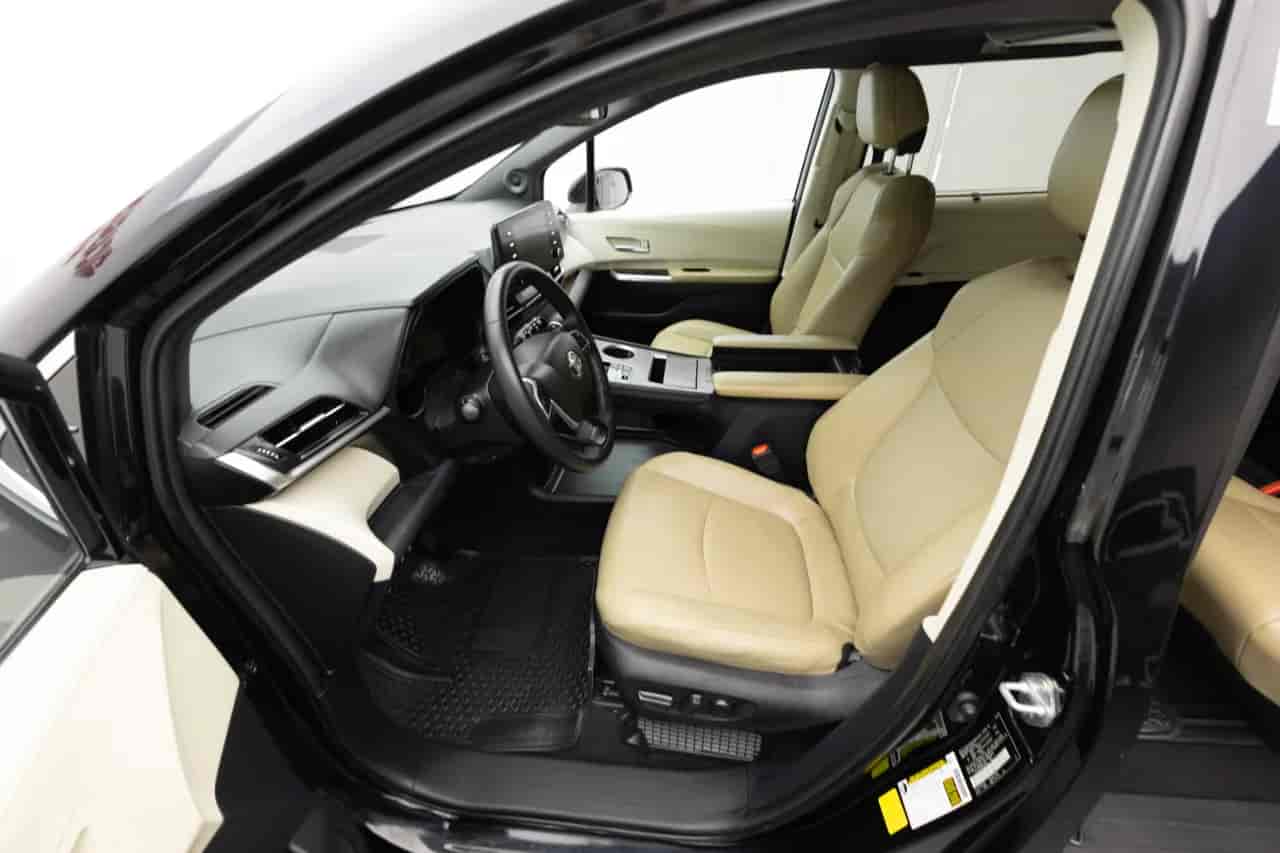 TOYOTA Sienna - 9