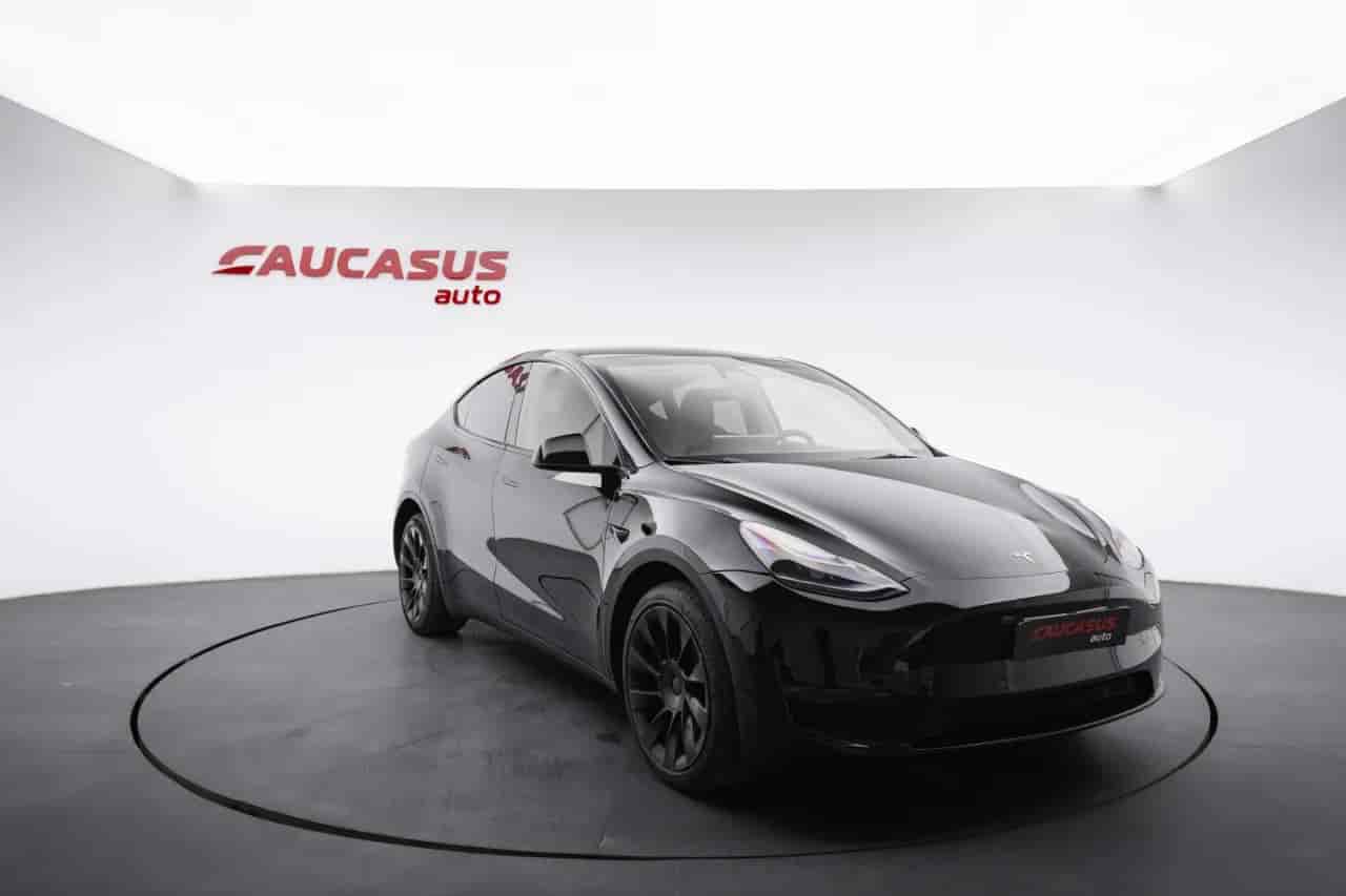 TESLA Model Y - 3