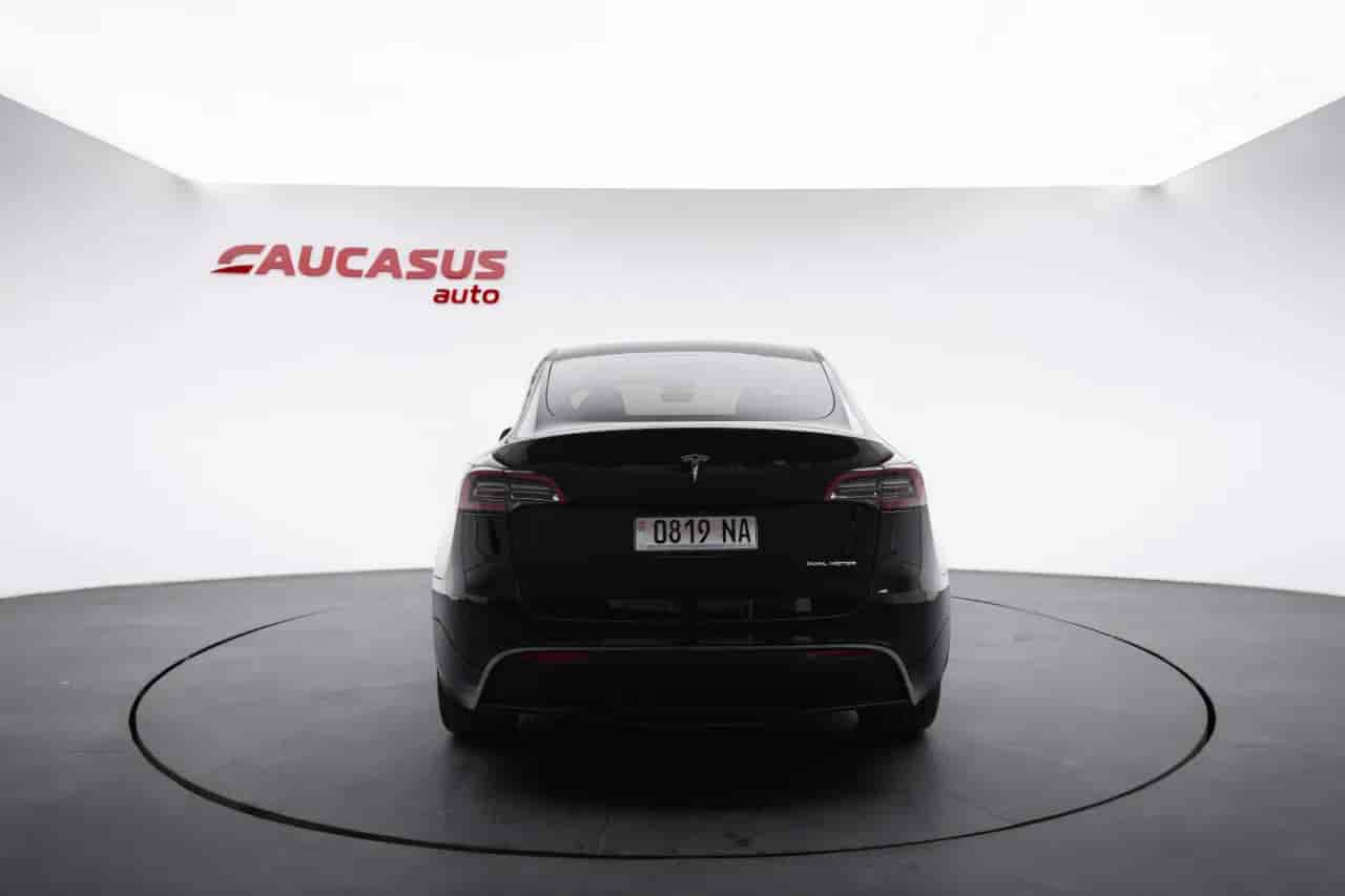 TESLA Model Y - 5