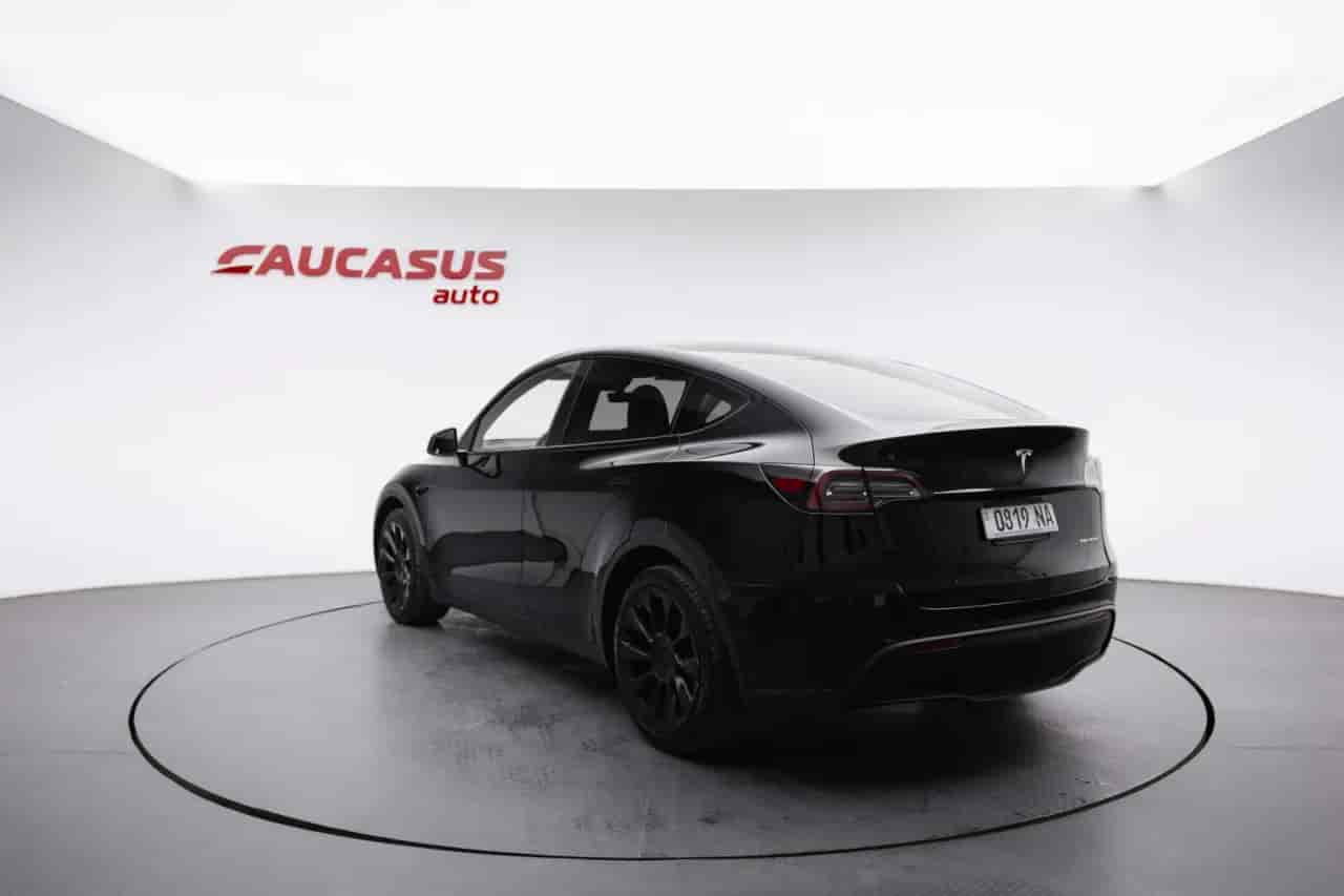 TESLA Model Y - 6