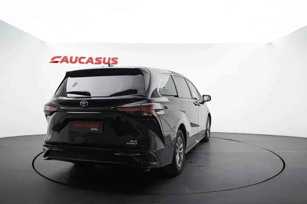 TOYOTA Sienna - 4