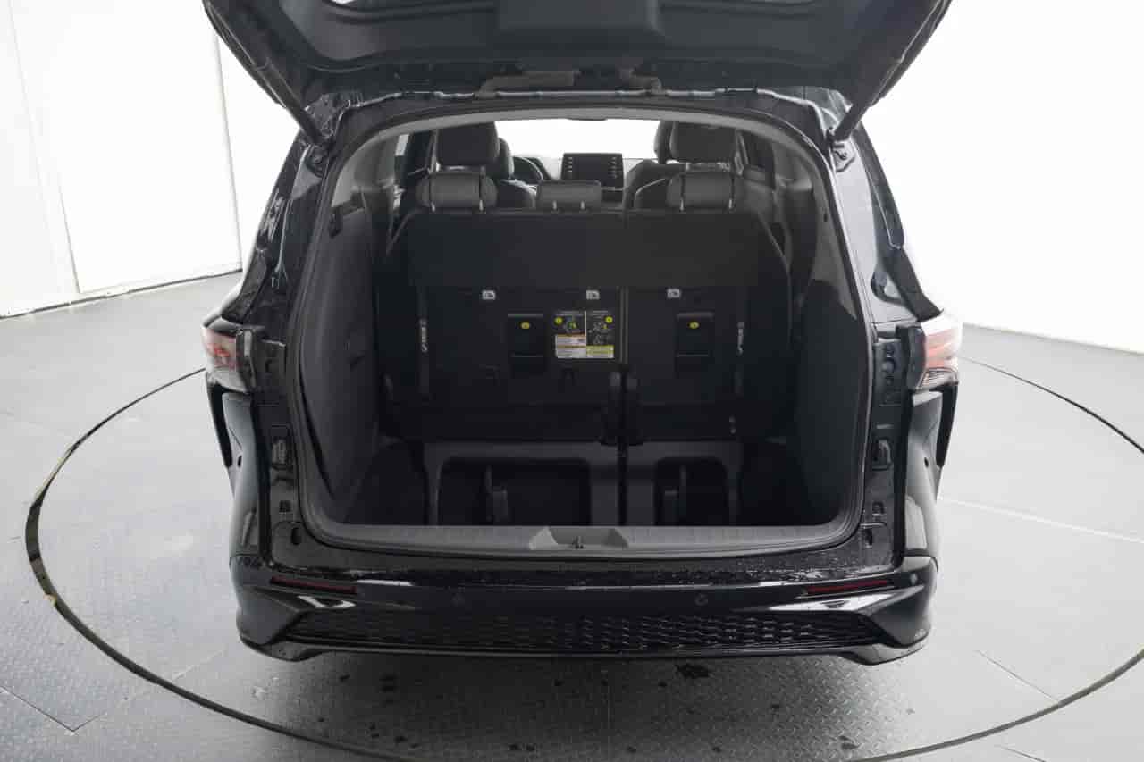 TOYOTA Sienna - 7
