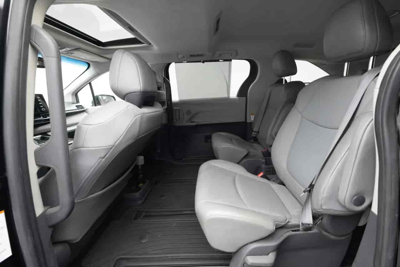 TOYOTA Sienna - 8