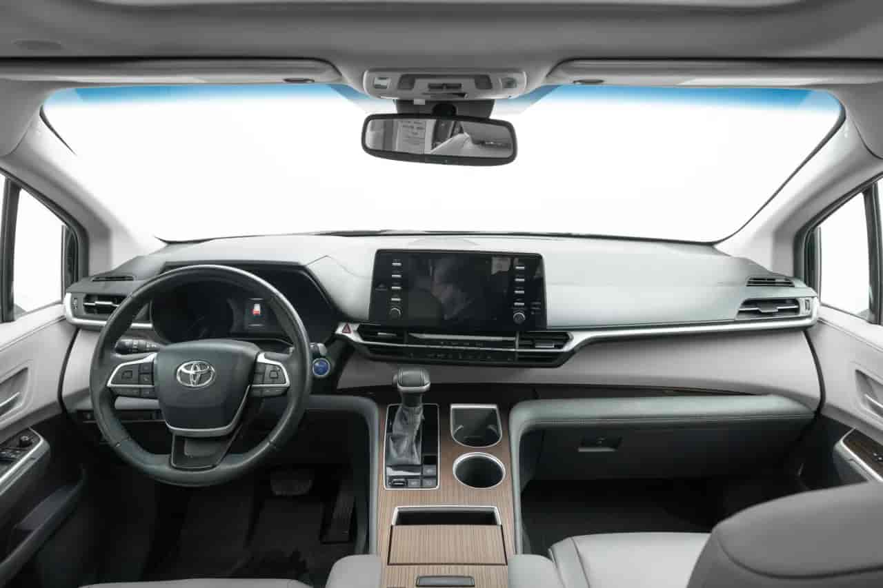 TOYOTA Sienna - 9