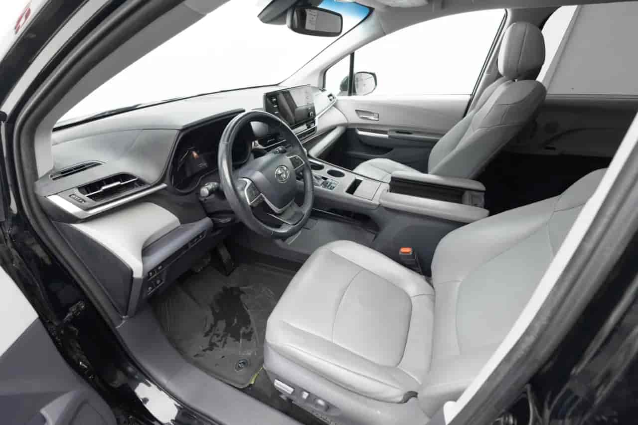 TOYOTA Sienna - 10
