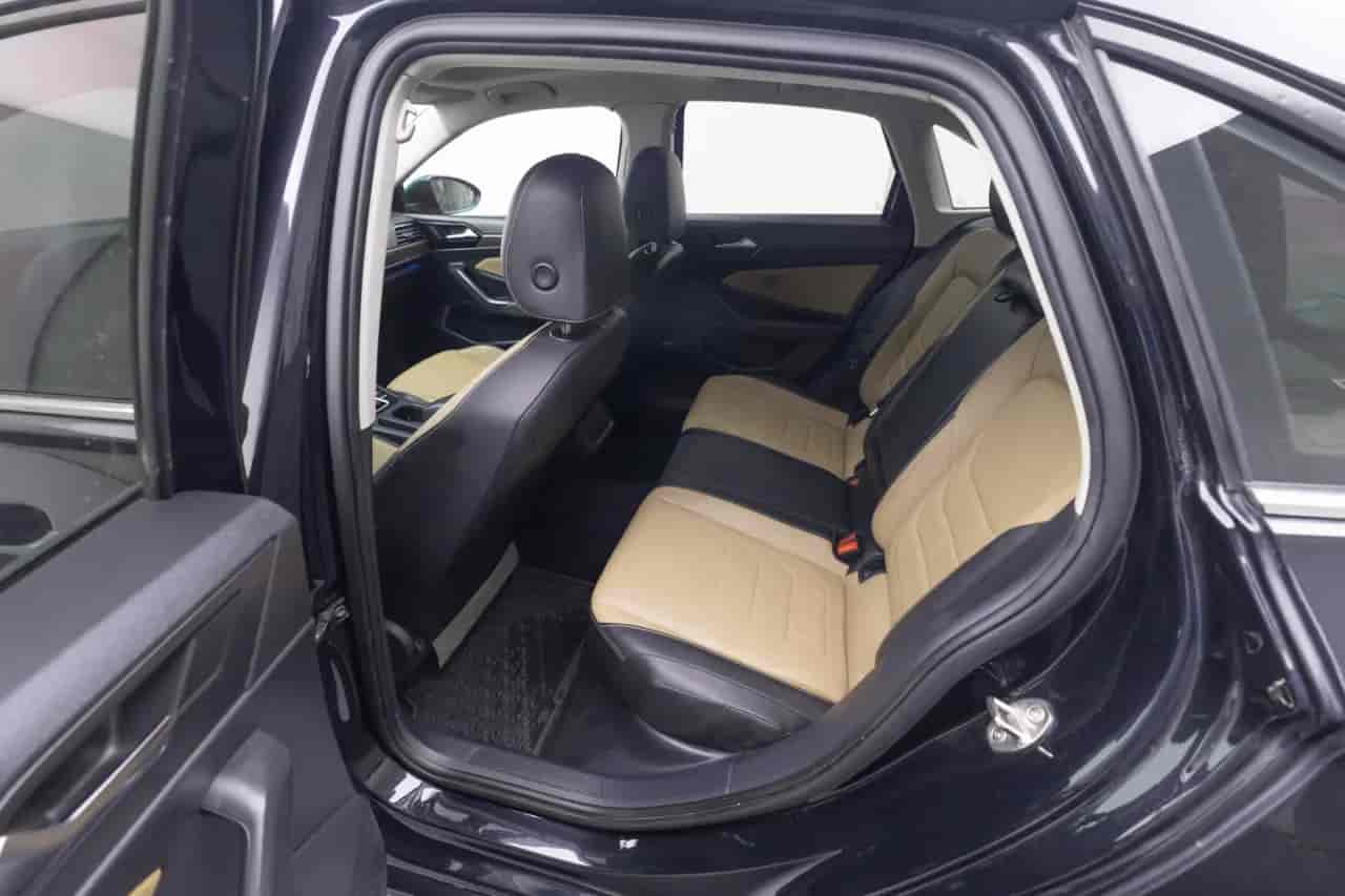 VOLKSWAGEN Jetta - 8