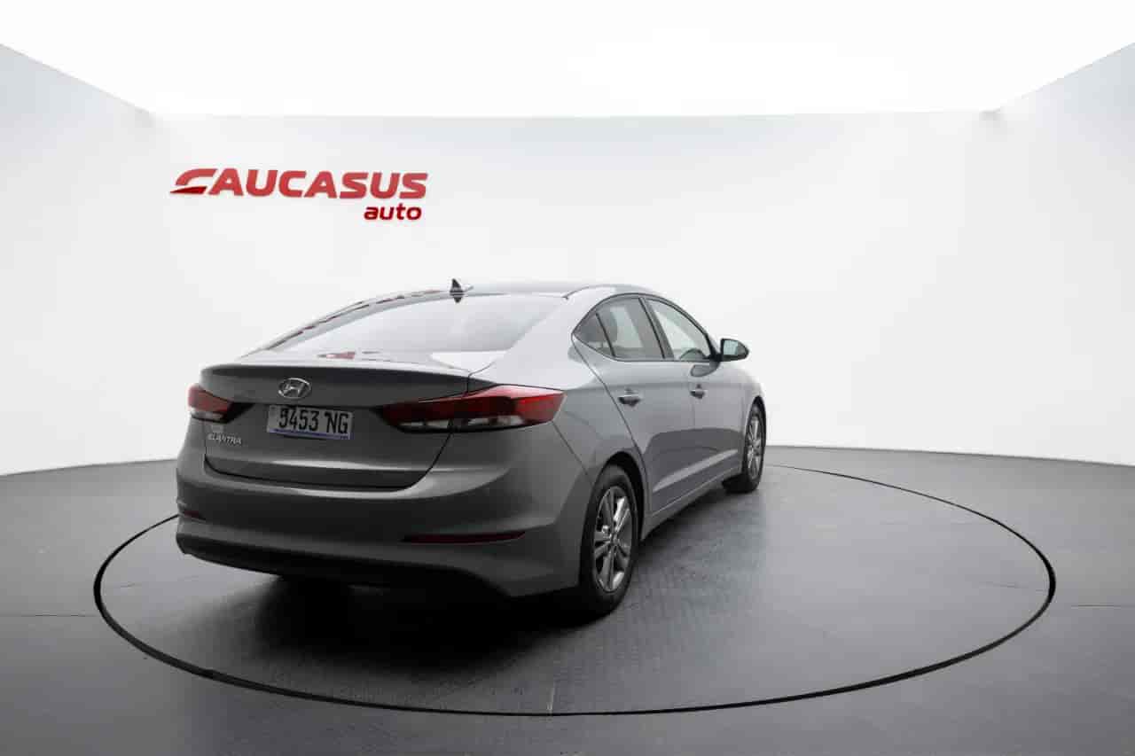 HYUNDAI Elantra - 4