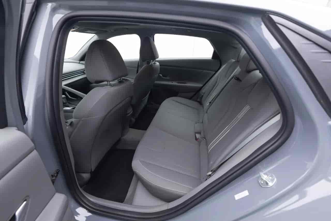 HYUNDAI Elantra - 8