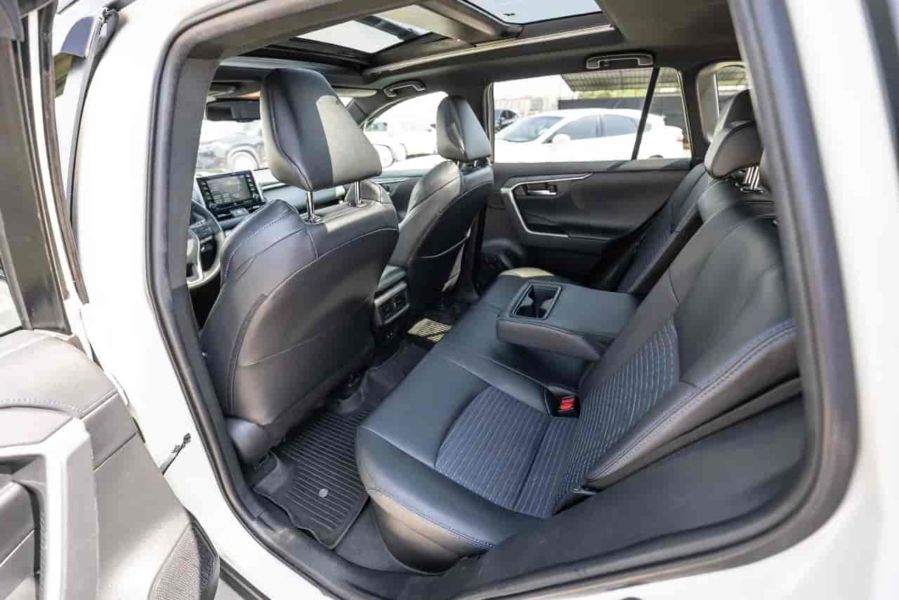 TOYOTA RAV4 - 8