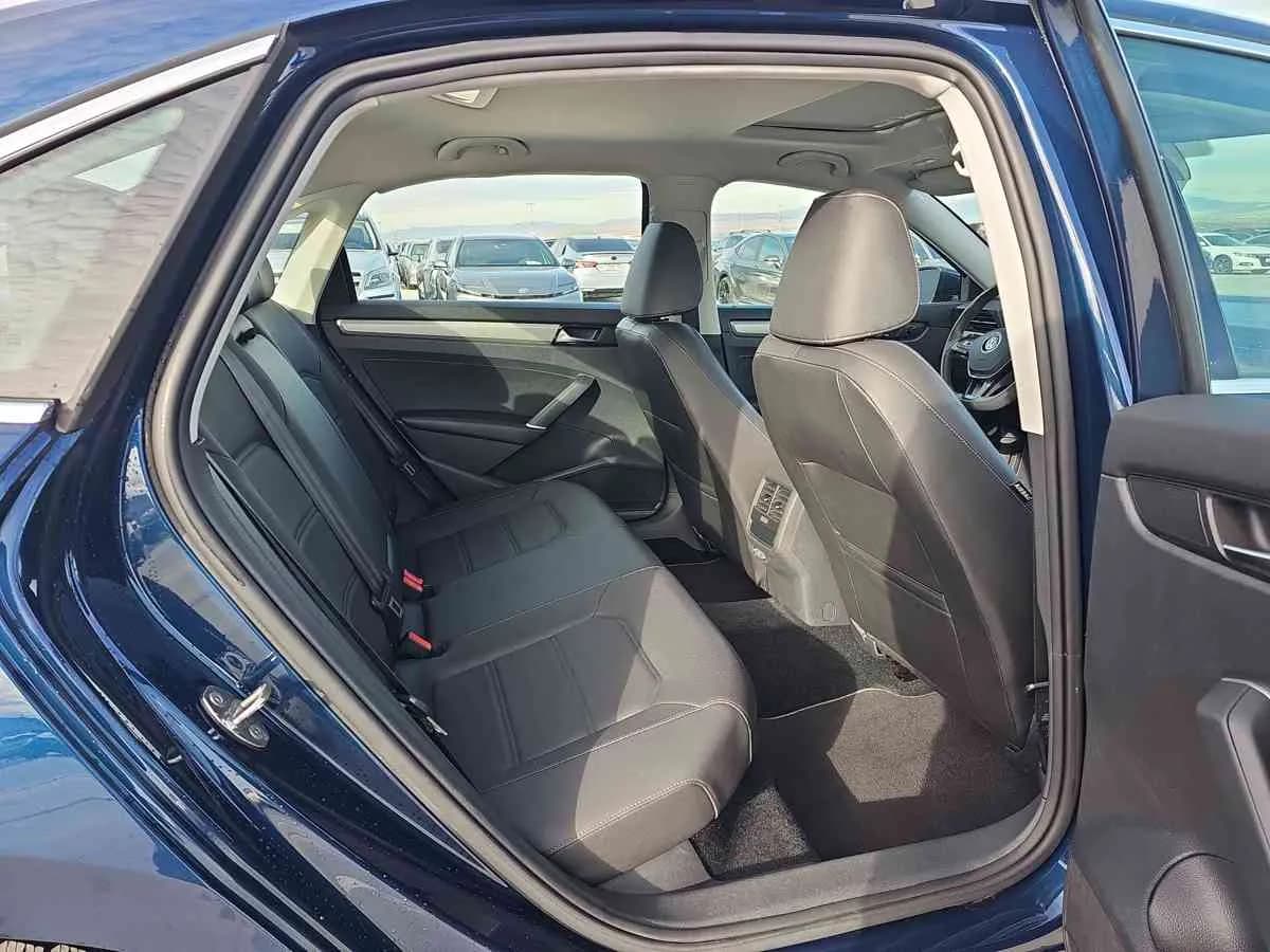 VOLKSWAGEN Passat - 8