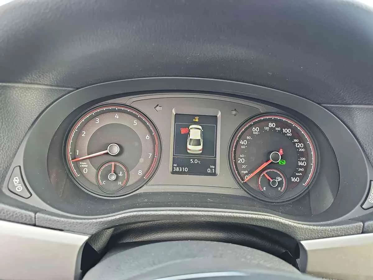 VOLKSWAGEN Passat - 10