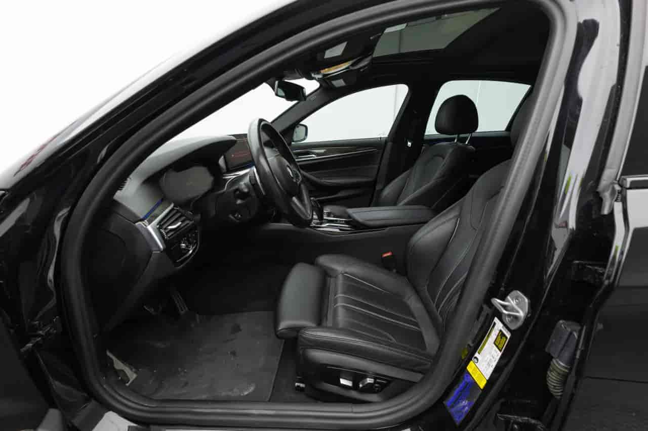 BMW 5-Series - 10