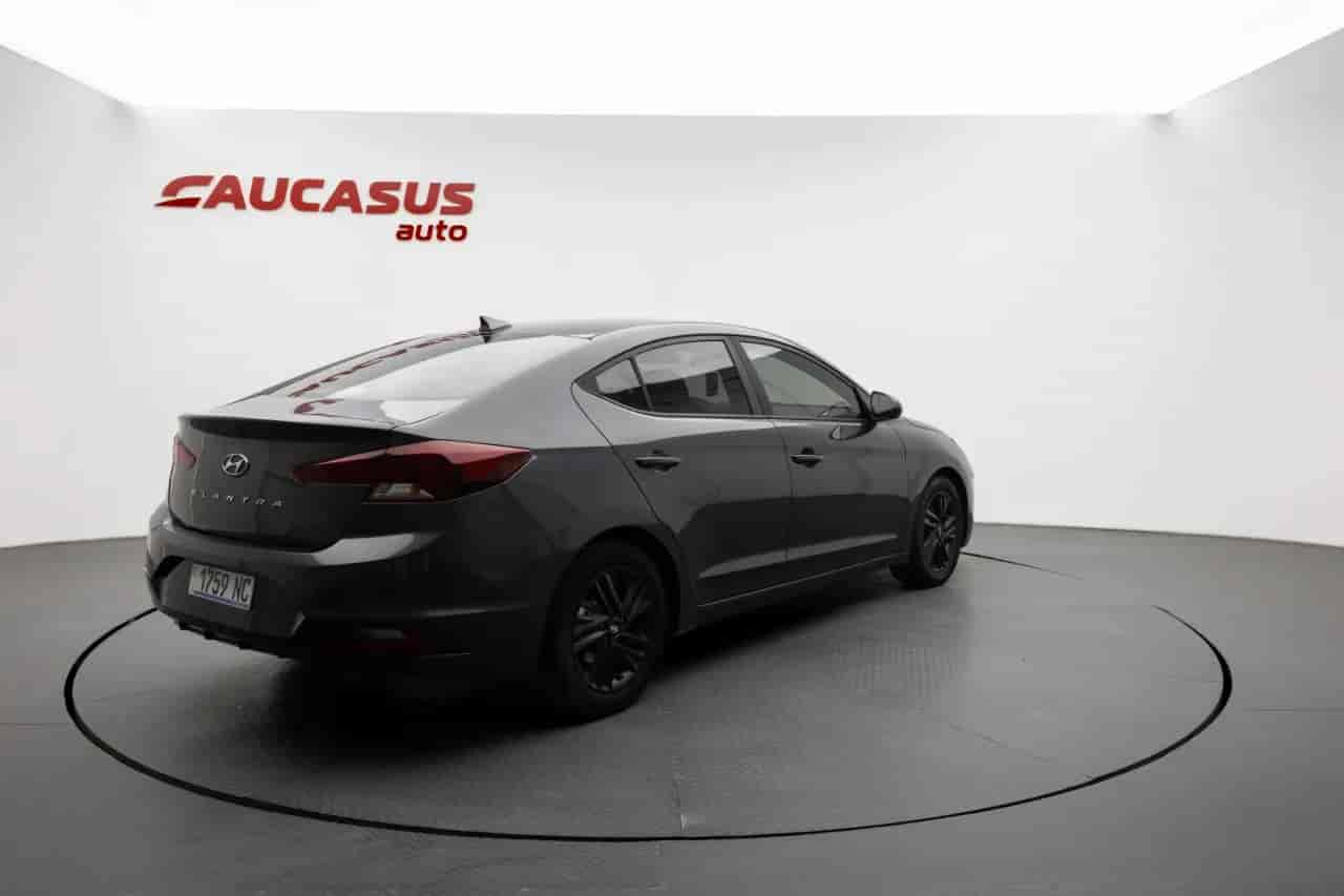 HYUNDAI Elantra - 4