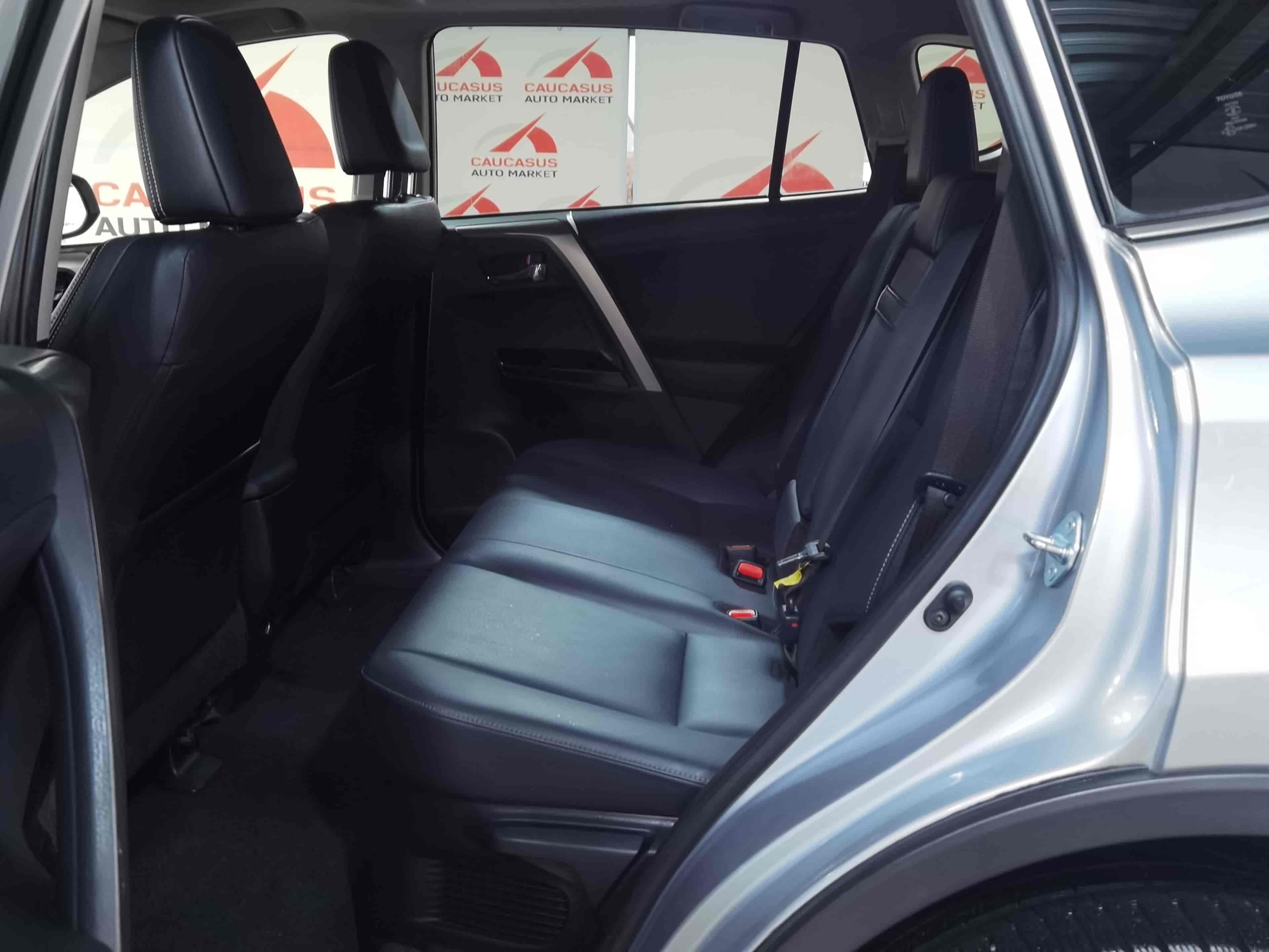 TOYOTA RAV4 - 7