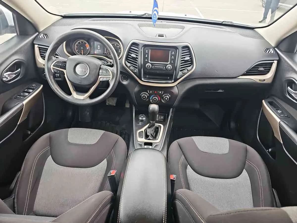 JEEP Cherokee - 9