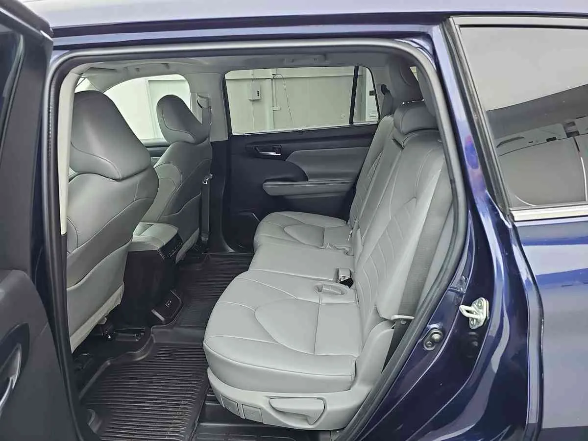 TOYOTA Highlander - 7