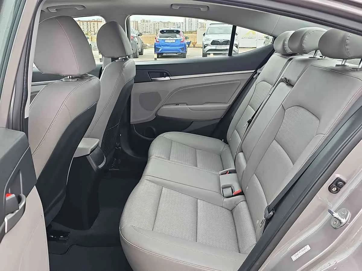 HYUNDAI Elantra - 7