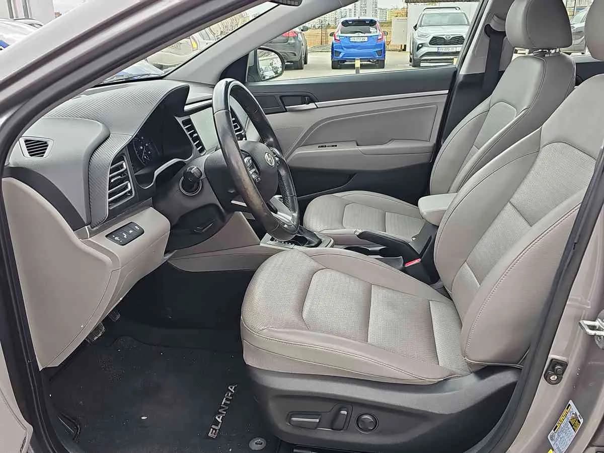 HYUNDAI Elantra - 10