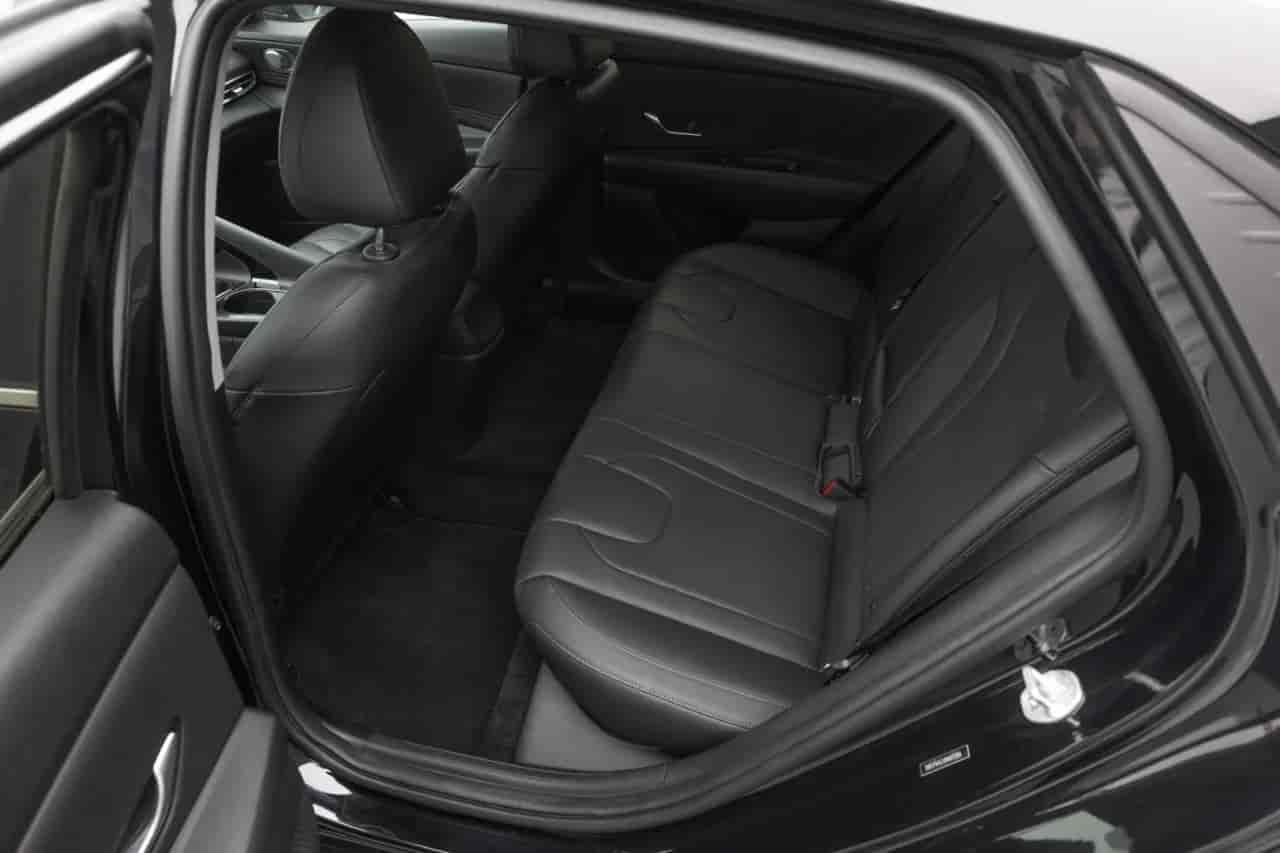 HYUNDAI Elantra - 8