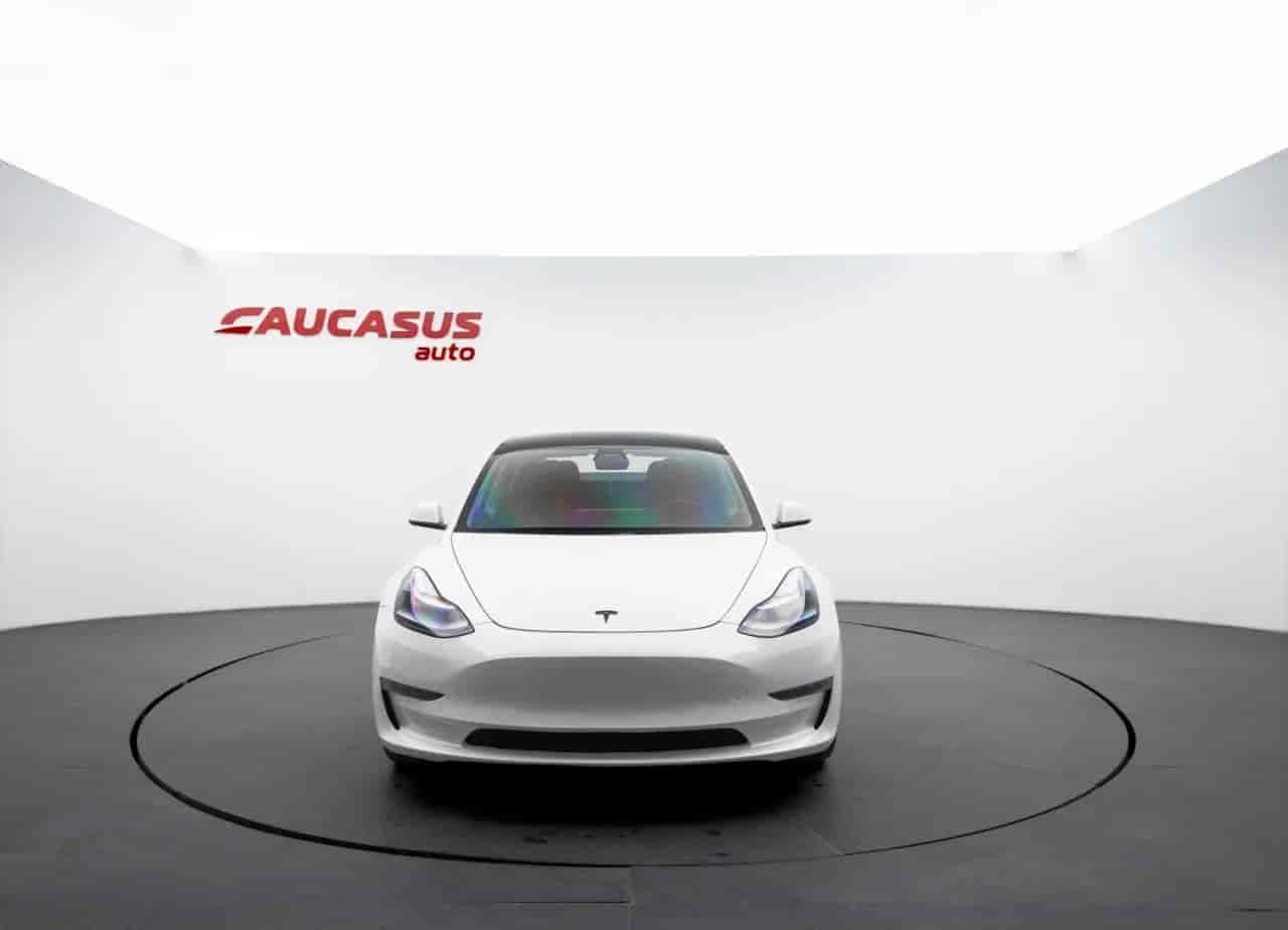 TESLA Model 3 - 2
