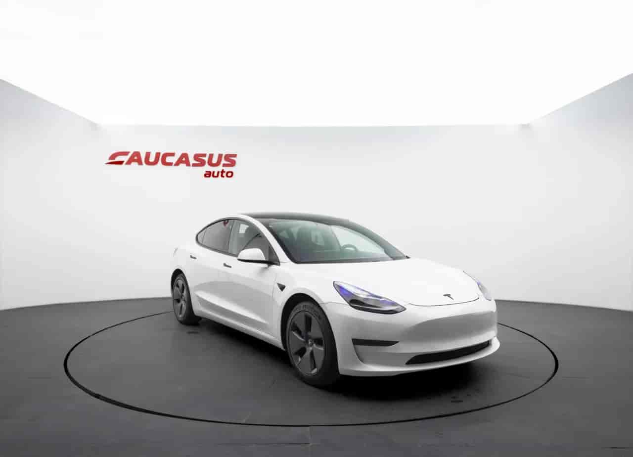 TESLA Model 3 - 3