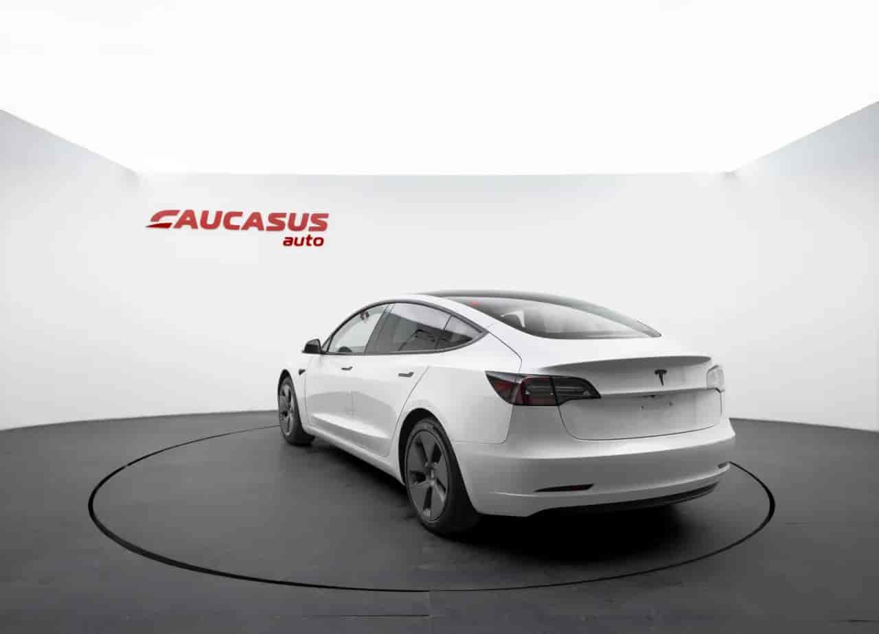TESLA Model 3 - 4