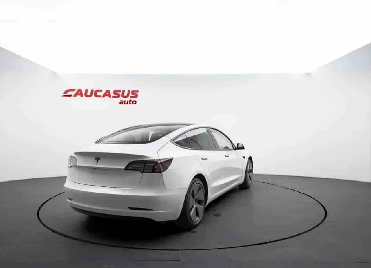 TESLA Model 3 - 6