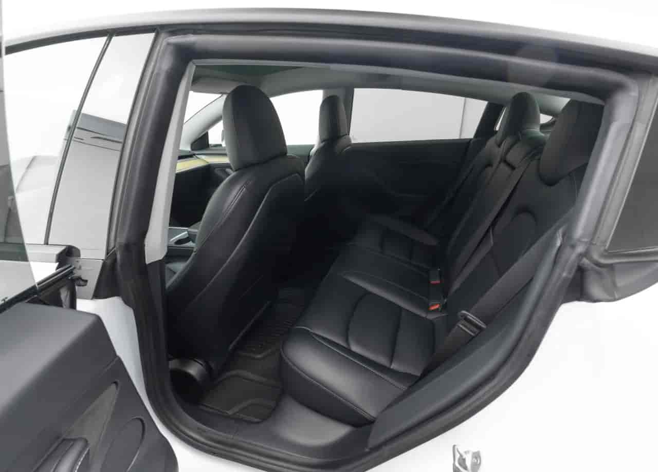 TESLA Model 3 - 8