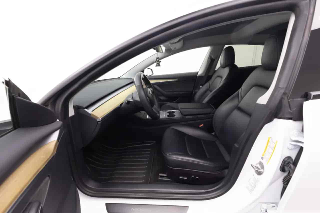 TESLA Model 3 - 10